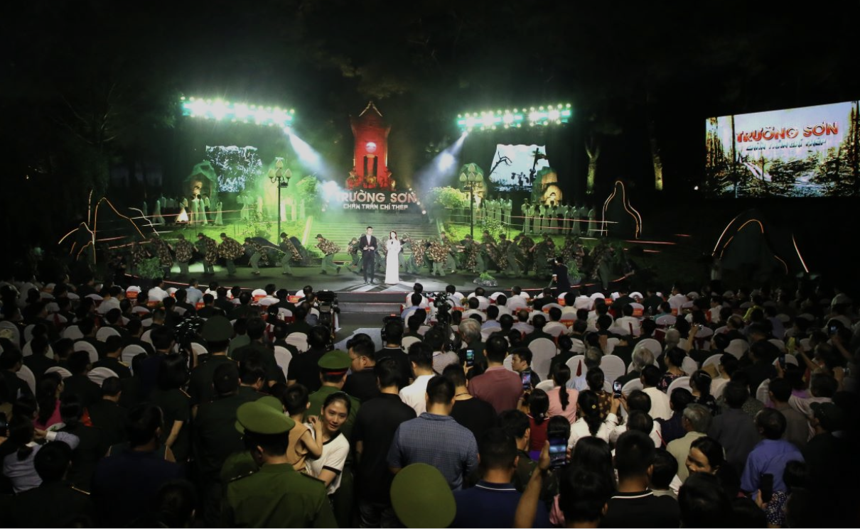Chương trình nghệ thuật được tổ chức hoành tráng và ý nghĩa tại Nghĩa trang Liệt sĩ Quốc gia Trường Sơn.