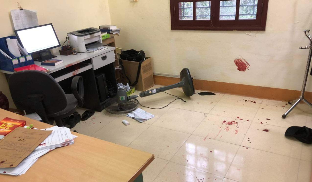 Hiện trường tại phòng làm việc của Phó Chánh án TAND Cam Lộ, tỉnh Quảng Trị chiều 2/5.