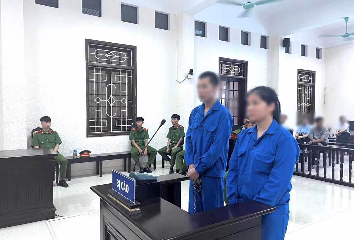 Hai bị cáo Nguyễn Thị Thủy và Trần Văn Bửu tại phiên tòa phúc thẩm ngày 21/5/2024. Ảnh: TAQT