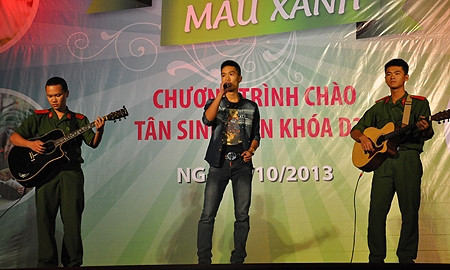 Các chàng trai trong CLB Guitar bay bổng trong các bài hát ngợi ca quê hương, đất nước