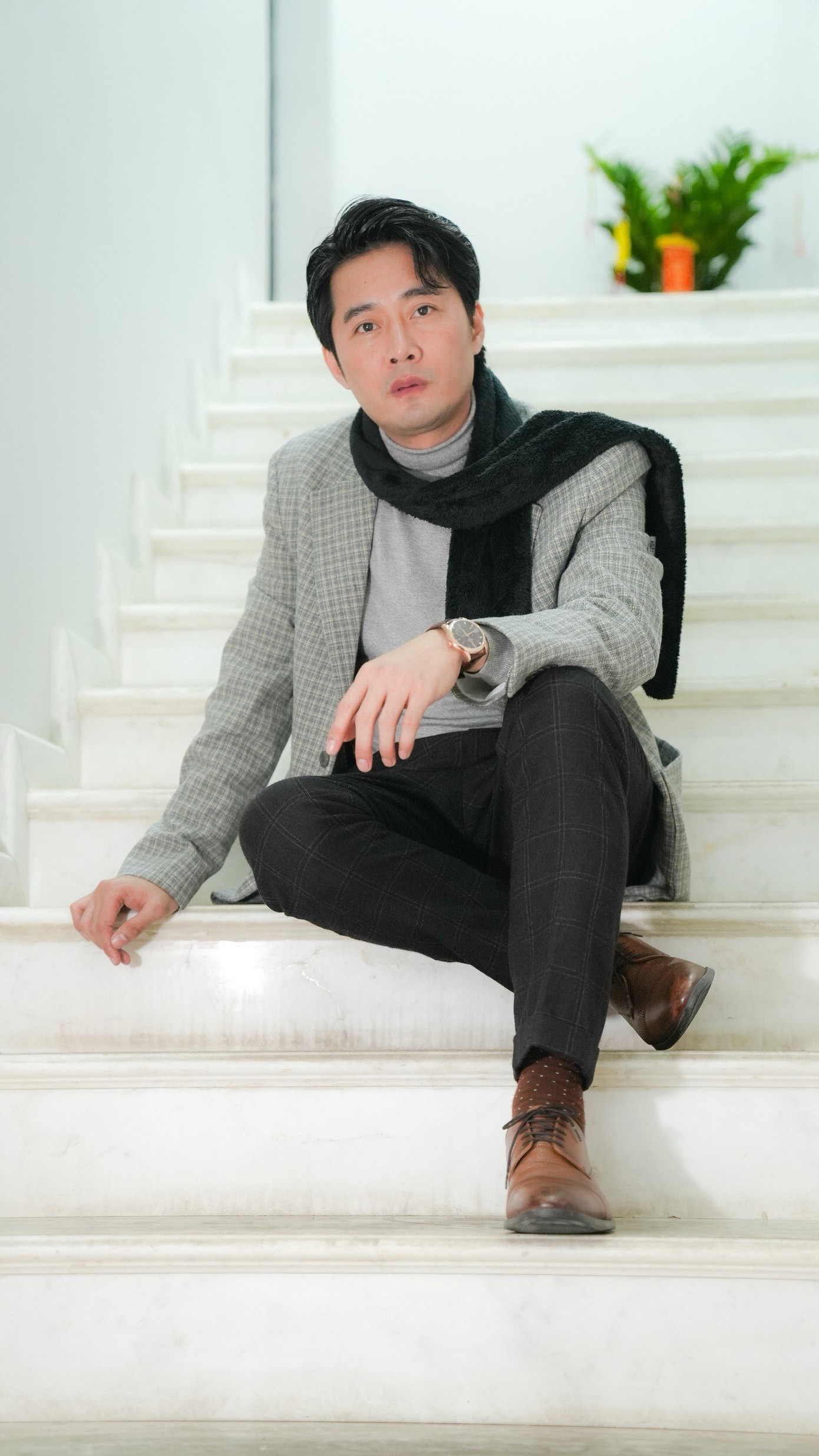 Theo diễn viên Khôi Trần, anh ấn tượng với dàn diễn viên trong phim về sự thân thiện. Đây cũng là lần đầu anh kết hợp cùng Mạnh Trường, Huyền Lizzie, Quỳnh Kool, B Trần… Trước khi phim bấm máy, mọi người kết nối với nhau thông qua mạng xã hội, trò chuyện làm quen để lấy cảm xúc.