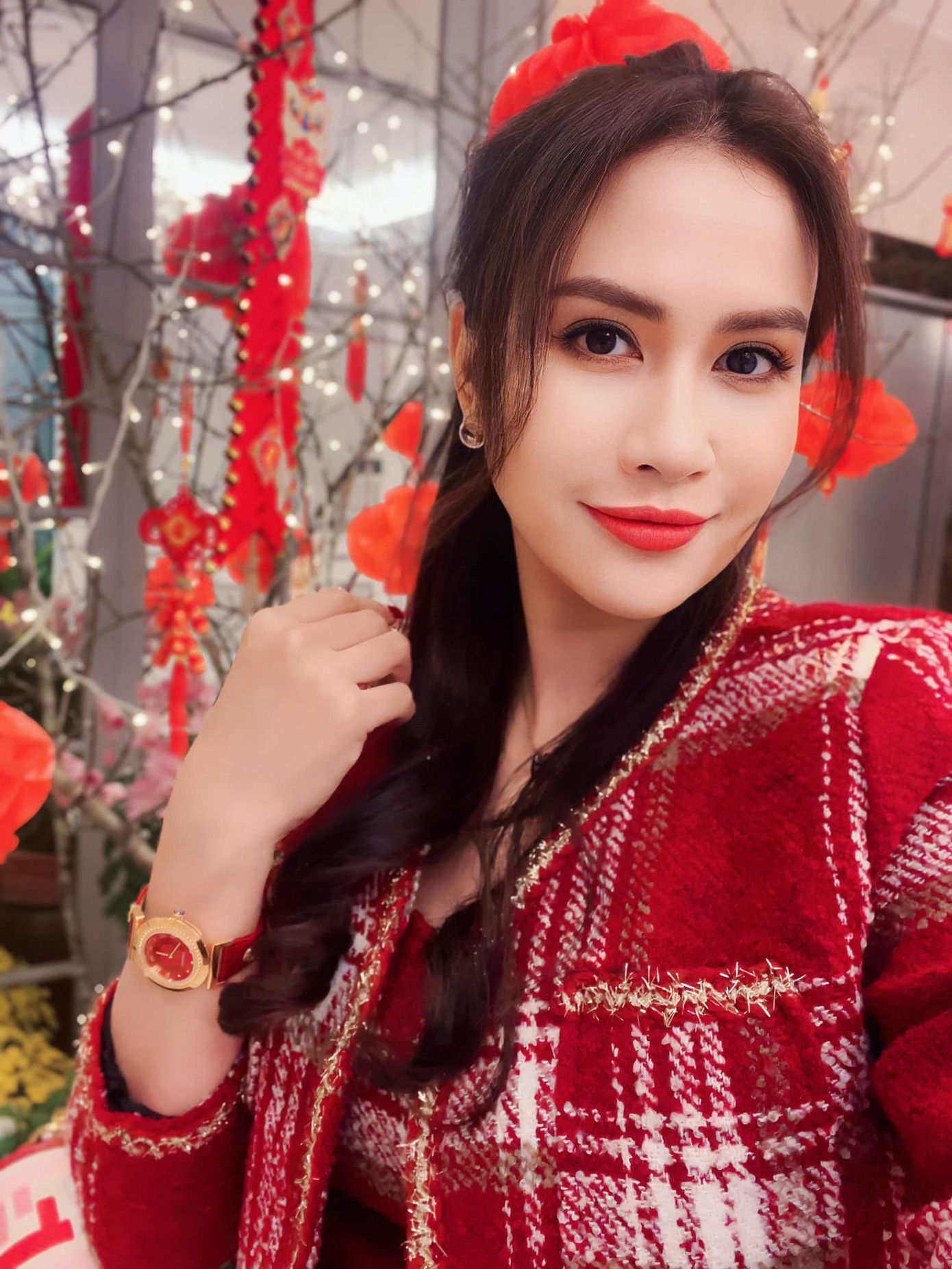 Diễn viên Trúc Mai có những chiêm nghiệm ngày 30 Tết. “Biết ơn cuộc sống luôn cho tôi những năng lượng tích cực để dù có chuyện gì đi chăng nữa tôi vẫn cân bằng, cố gắng và luôn mong muốn được mỉm cười. Cảm ơn 2023 đã qua và mong chờ một năm 2024 với những bước chuyển mình, nhiều đột phá thú vị trong mọi phương diện”, Trúc Mai viết. Diễn viên Trúc Mai có những chiêm nghiệm ngày 30 Tết. “Biết ơn cuộc sống luôn cho tôi những năng lượng tích cực để dù có chuyện gì đi chăng nữa tôi vẫn cân bằng, cố gắng và luôn mong muốn được mỉm cười. Cảm ơn 2023 đã qua và mong chờ một năm 2024 với những bước chuyển mình, nhiều đột phá thú vị trong mọi phương diện”, Trúc Mai viết.