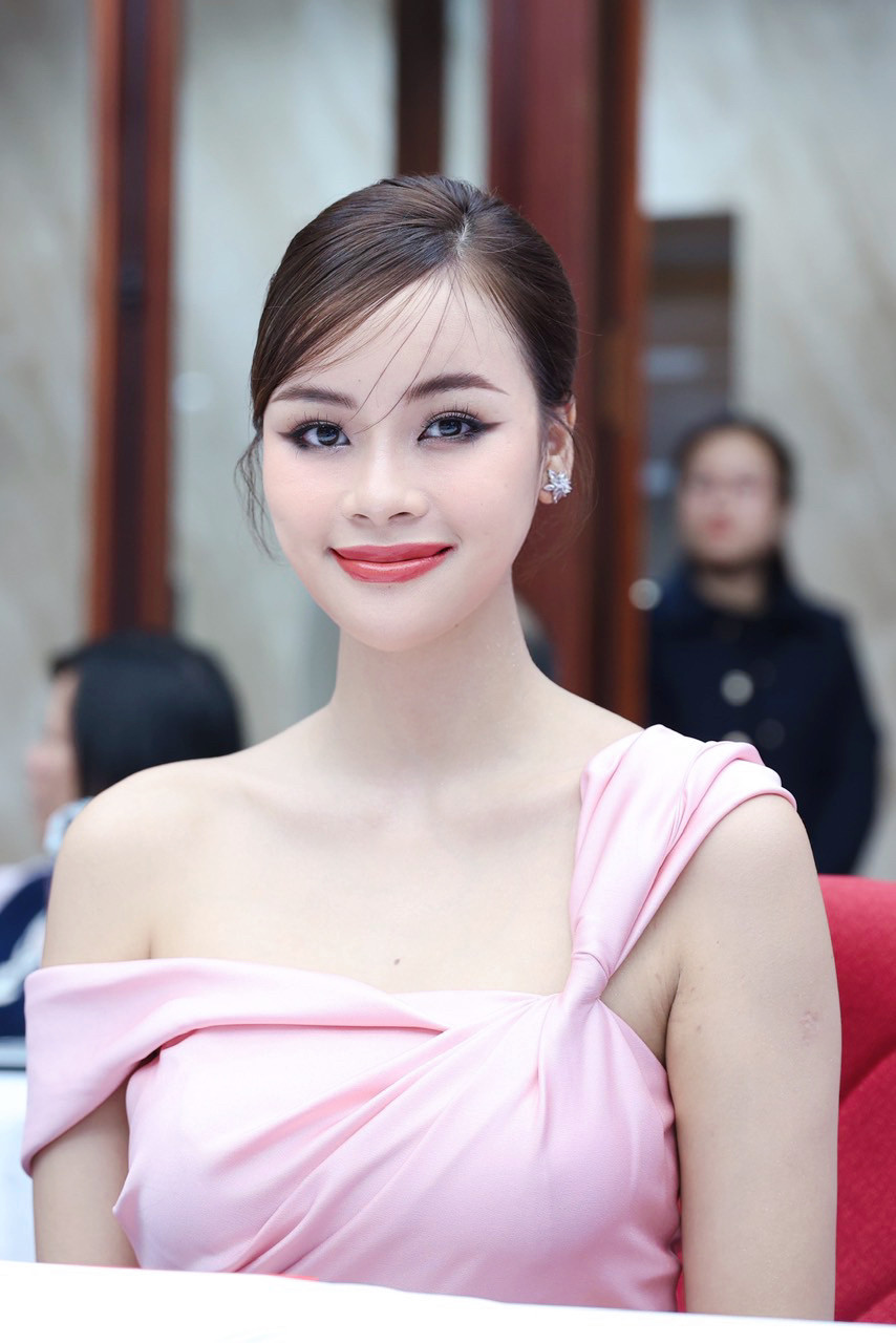 Á hậu Đào Hiền tại họp báo Giải thưởng 10 Gương mặt trẻ Việt Nam tiêu biểu năm 2023. Ảnh: Trọng Tài.