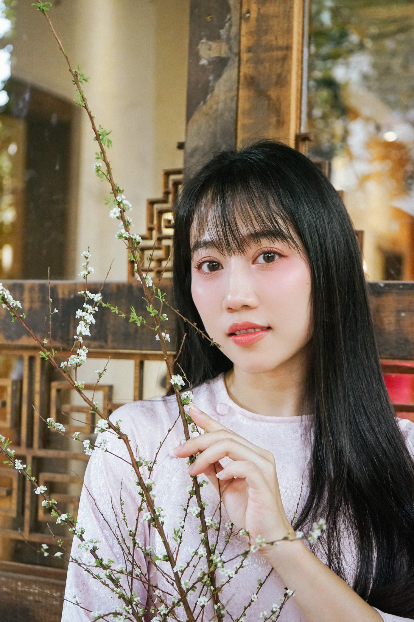 Diễn viên Huỳnh Hồng Loan chia sẻ những khoảnh khắc bình yên bên gia đình trước thềm năm mới Giáp Thìn 2024. Diễn viên Huỳnh Hồng Loan chia sẻ những khoảnh khắc bình yên bên gia đình trước thềm năm mới Giáp Thìn 2024.