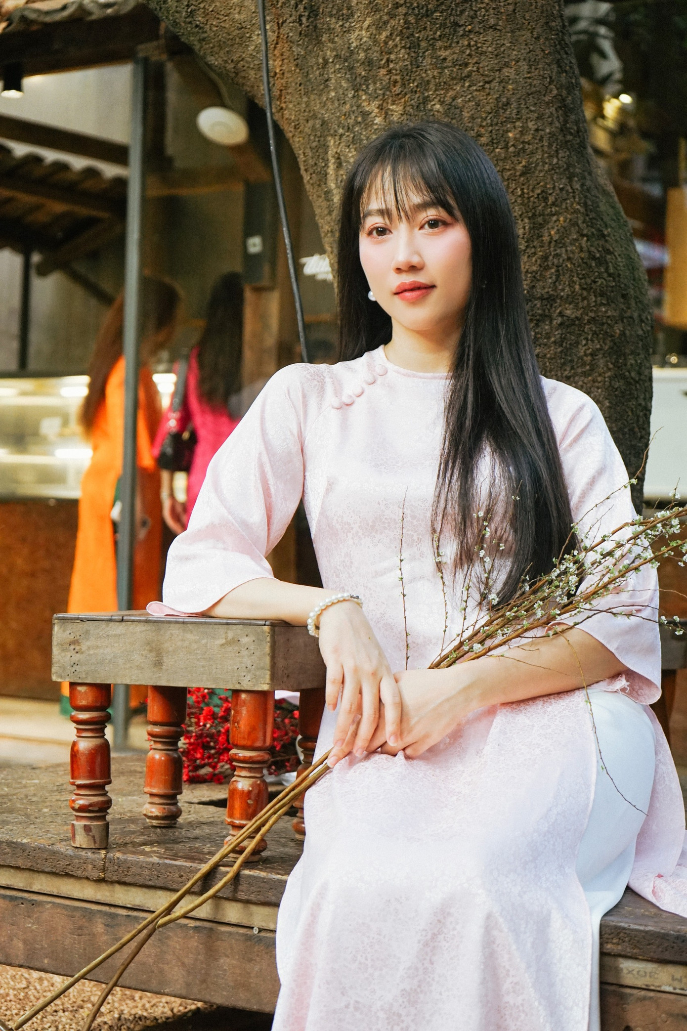 Diễn viên Huỳnh Hồng Loan chia sẻ những khoảnh khắc bình yên bên gia đình trước thềm năm mới Giáp Thìn 2024. Diễn viên Huỳnh Hồng Loan chia sẻ những khoảnh khắc bình yên bên gia đình trước thềm năm mới Giáp Thìn 2024.