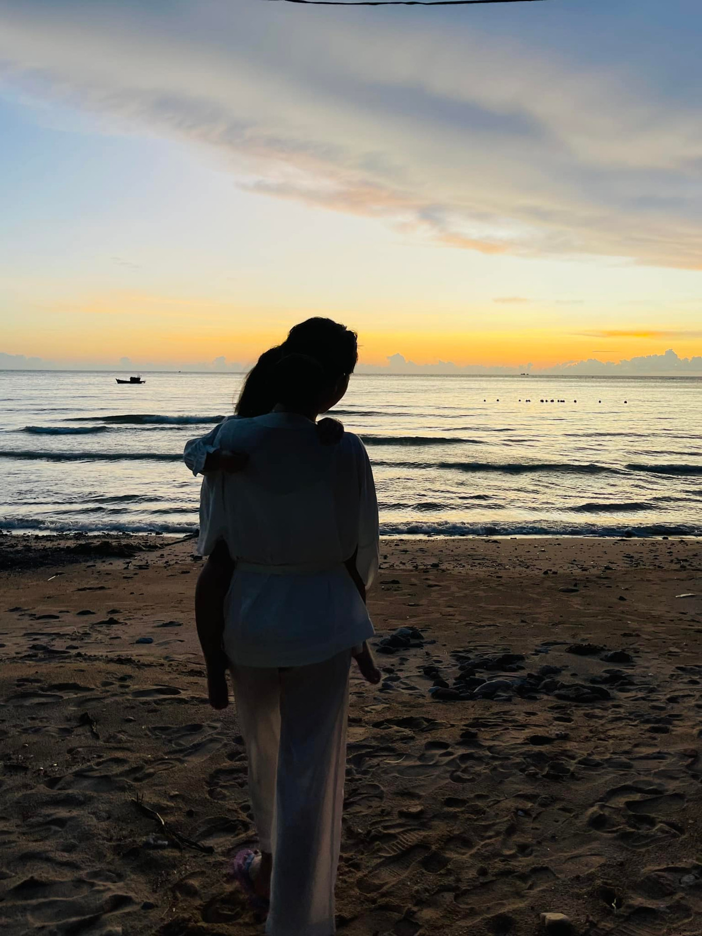 Những hình ảnh đầu tiên Ngọc Trinh sau khi chịu án treo.