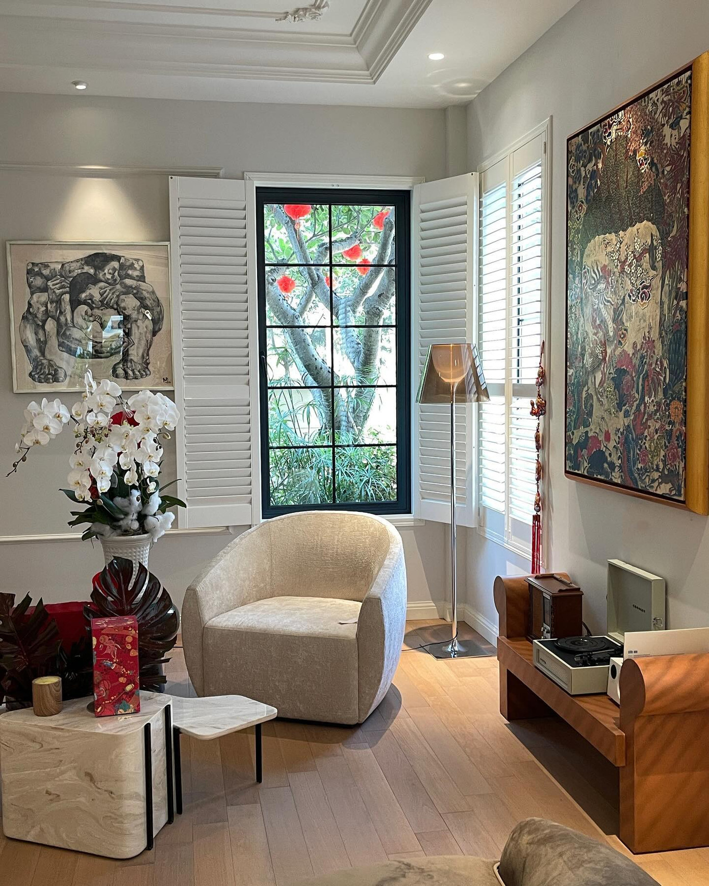 Diễm My 9X trang hoàng nhà cửa đón Tết. Diễm My 9X trang hoàng nhà cửa đón Tết.