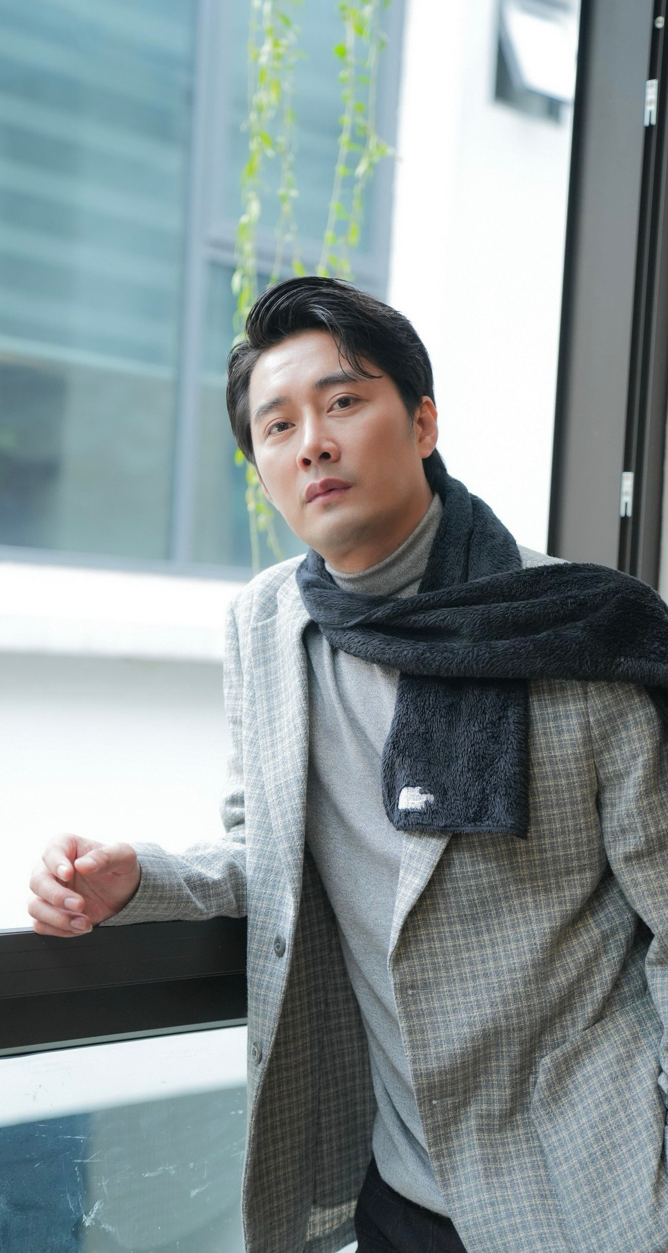 Trong cuộc trò chuyện với Tiền Phong, diễn viên Khôi Trần hé lộ cái kết đẹp giữa nhân vật sếp Giang và cô giáo Nguyệt do Quỳnh Kool đảm nhận. “Họ sẽ có cái kết đẹp trong một ngày nắng. Bản thân tôi và Quỳnh Kool đều hài lòng khi nhận kịch bản những tập cuối. Tôi tin rằng đó cũng là cái kết mà khán giả mong chờ vì tất cả nhân vật đều có kết thúc viên mãn, trừ nhân vật Tùng của B Trần. Kẻ phản bội phải nhận kết quả thích đáng”, Khôi Trần chia sẻ.