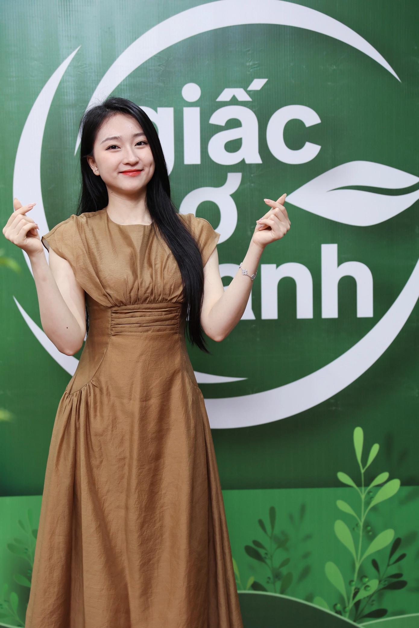 “Tôi nghĩ rằng giải thưởng 10 Gương mặt trẻ Việt Nam tiêu biểu có ý nghĩa rất lớn đối với giới trẻ. Giải thưởng không chỉ là sự ghi nhận, khích lệ, động viên những tài năng trẻ Việt Nam, nó còn truyền động lực và lan tỏa trong cộng đồng. Tôi tin rằng, nhiều người sẽ lấy giải thưởng này làm động lực phấn đấu, nỗ lực phát triển trong lĩnh vực của mình”, Kim Trà My chia sẻ.