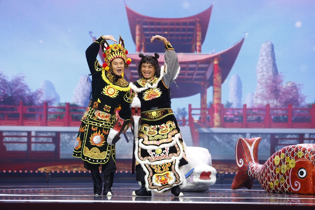 Việt Bắc và Tiến Minh trong vai Thiên Lôi.