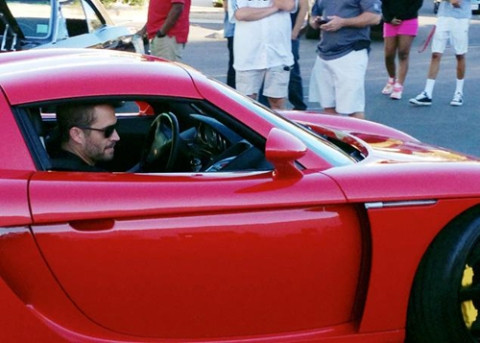 Paul Walker trên chiếc Porsche Carrera GT định mệnh
