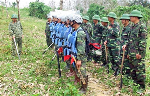 Cùng với việc đảm bảo trang thiết bị, cơ quan công binh các cấp luôn chú trọng huấn luyện, tập huấn nâng cao kỹ năng xử lý, rà phá bom, mìn, vật nổ cho các lực lượng, qua đó góp phần giảm thiểu rủi ro khi thực hiện nhiệm vụ