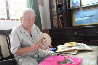 Ông Hùng lưu giữ cận thận kỷ vật chiến tranh