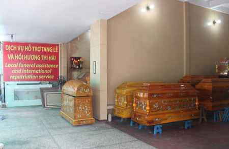 Chuyên gia trang điểm tử thi tiết lộ về nghề 'rùng rợn' ảnh 3