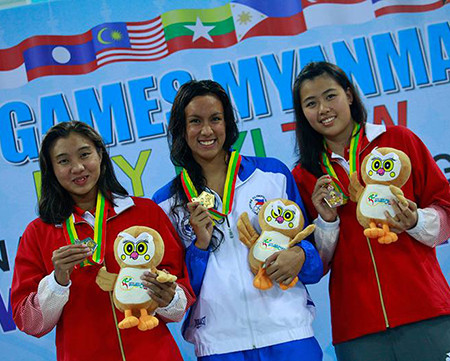 Alkhaldi Jasmine hạnh phúc với tấm HCV SEA Game, cô là một trong những niềm hy vọng lớn của Philippines trên đường đua xanh. Alkhaldi Jasmine hạnh phúc với tấm HCV SEA Game, cô là một trong những niềm hy vọng lớn của Philippines trên đường đua xanh