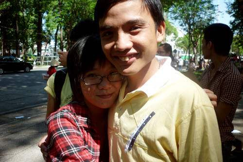 Thắm thiết như quen nhau đã lâu nay mới gặp lại