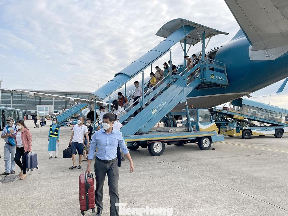 Tháng 7/2022 khách bay nội địa tiếp tục "bùng nổ", vượt tới hơn 40% so với thời kỳ chưa có dịch COVID-19 của năm 2019.