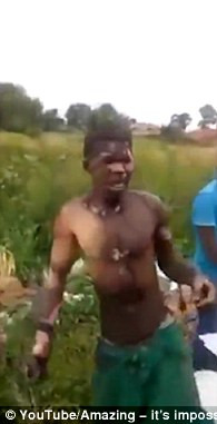 Nam thanh niên bị điện giật nổ tung rơi xuống đất vẫn đứng lên đi? ảnh 2