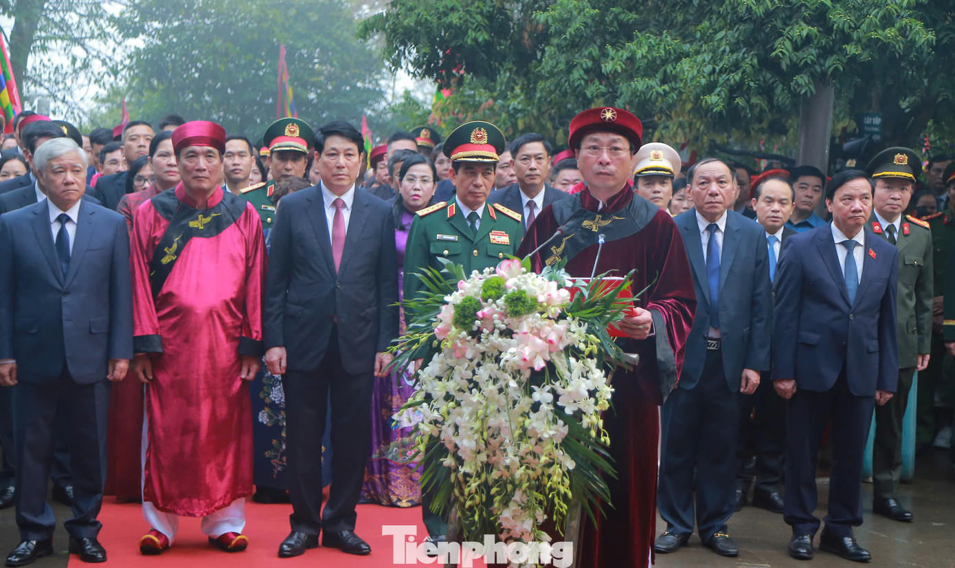 Ông Bùi Văn Quang, Chủ tịch UBND tỉnh Phú Thọ đọc chúc văn Giỗ Tổ Hùng Vương. Ông Bùi Văn Quang, Chủ tịch UBND tỉnh Phú Thọ đọc chúc văn Giỗ Tổ Hùng Vương.