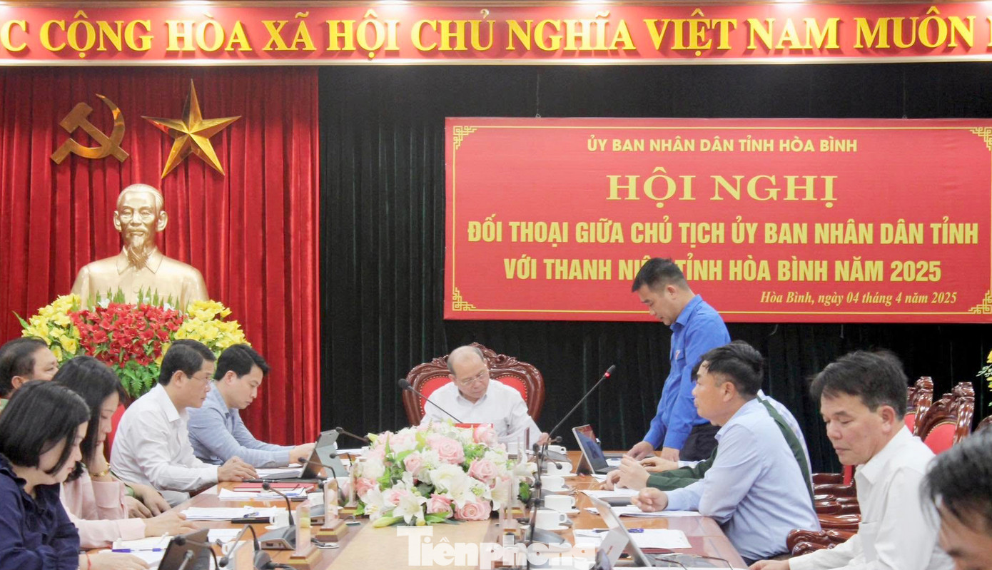 Toàn cảnh hội nghị. Toàn cảnh hội nghị.