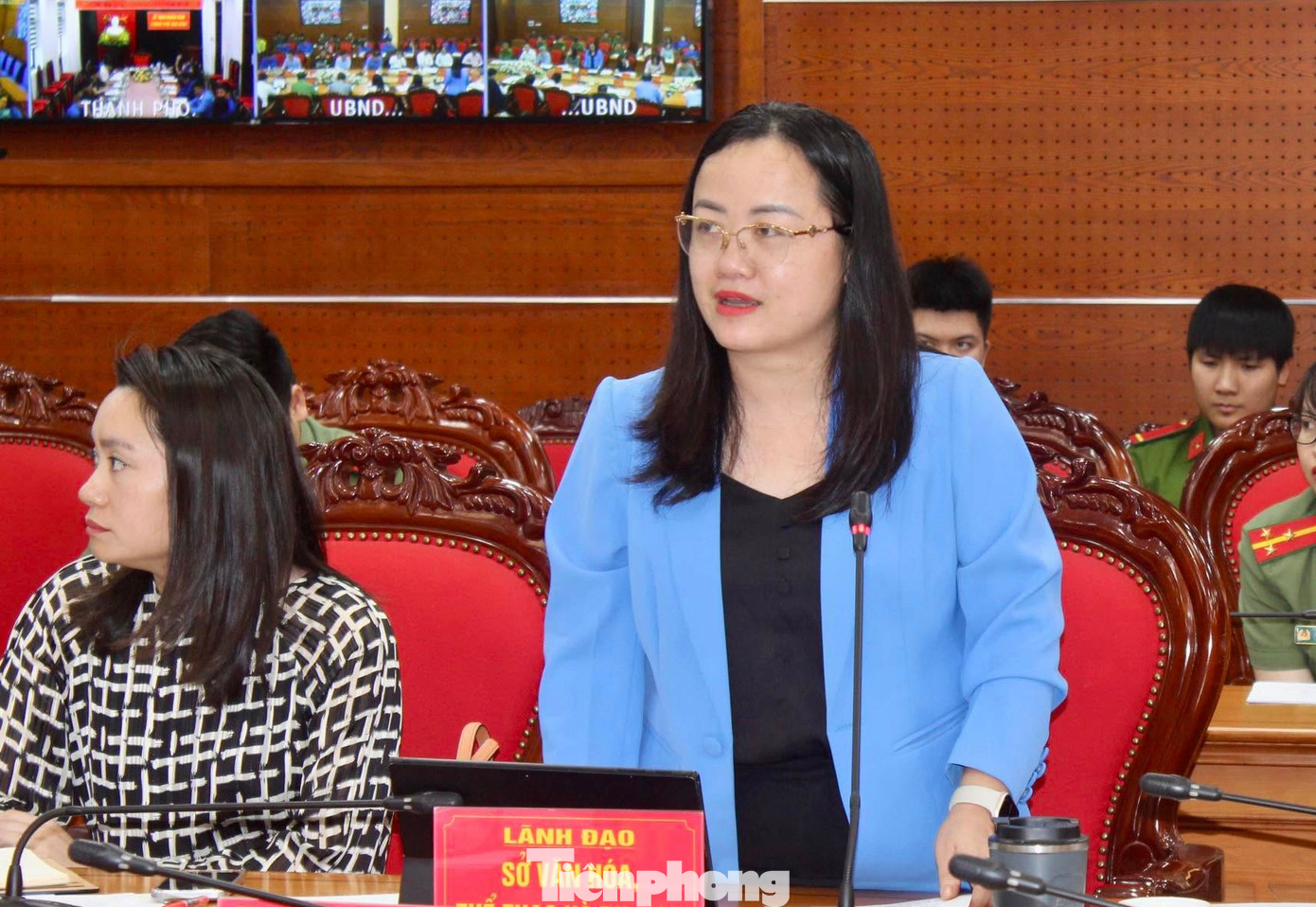 Lãnh đạo sở, ngành trả lời các ý kiến của thanh niên. Lãnh đạo sở, ngành trả lời các ý kiến của thanh niên.