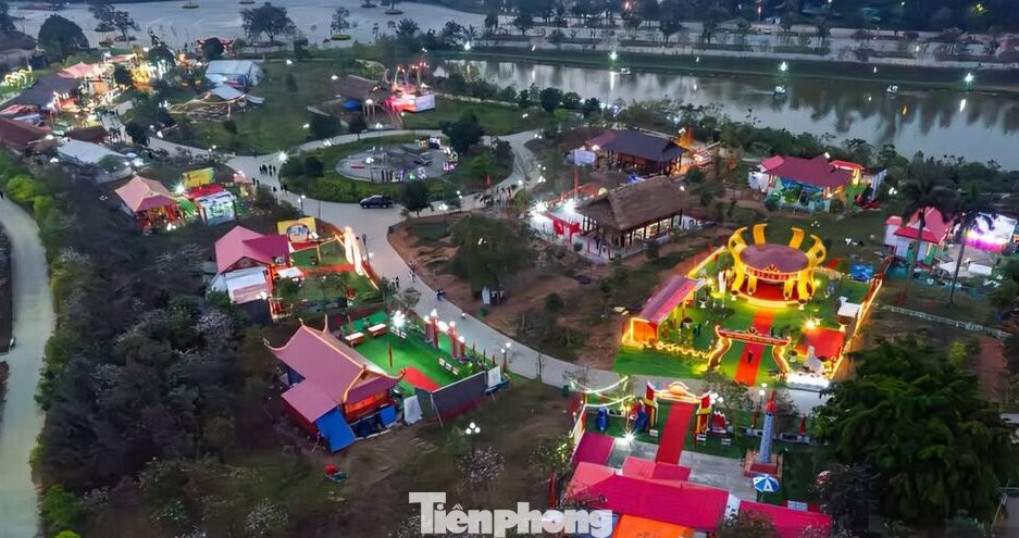 Hội trại Đền Hùng quy tụ các công trình văn hóa, sản phẩm truyền thống đặc trưng của 13 huyện, thành phố, thị xã thuộc tỉnh Phú Thọ.