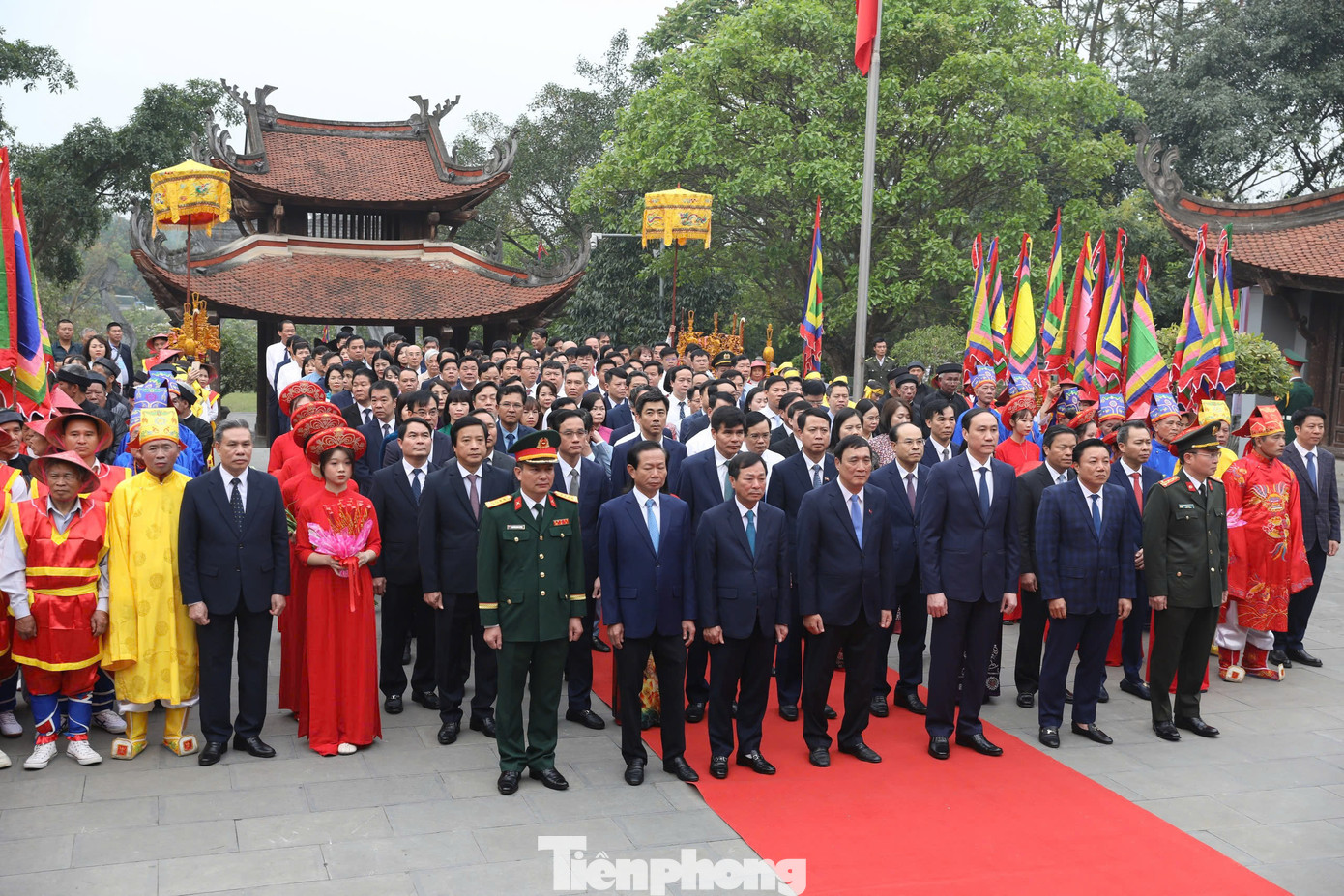 Các đại biểu Tỉnh ủy, Ủy ban MTTQ Việt Nam tỉnh HĐND, UBND tỉnh Phú Thọ nghi thức truyền thống tại đền thờ Đức Quốc Tổ Lạc Long Quân. Các đại biểu Tỉnh ủy, Ủy ban MTTQ Việt Nam tỉnh HĐND, UBND tỉnh Phú Thọ nghi thức truyền thống tại đền thờ Đức Quốc Tổ Lạc Long Quân.