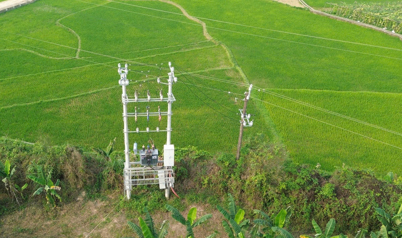 Trạm biến áp của xưởng gỗ trái phép. Trạm biến áp của xưởng gỗ trái phép.