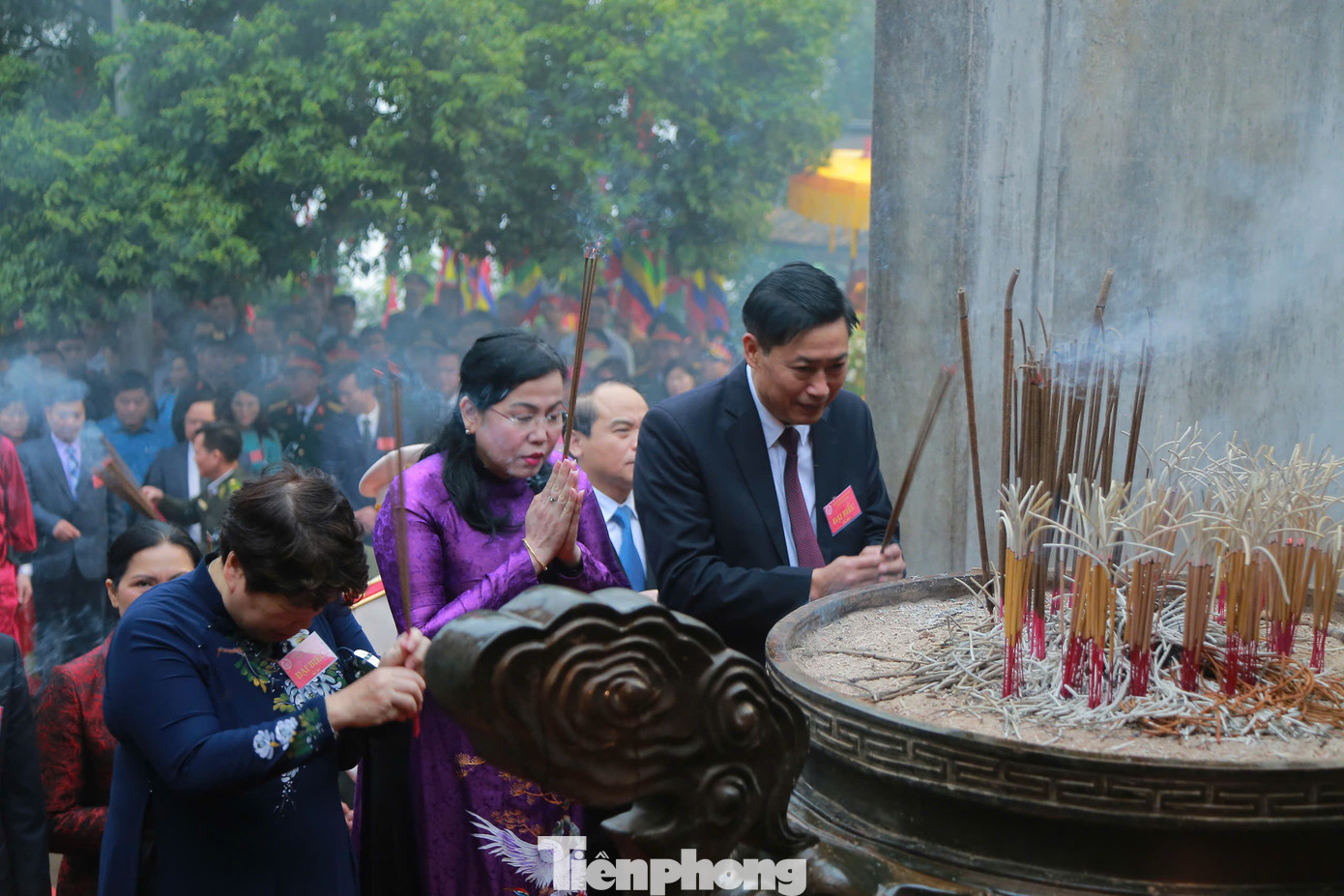 Lãnh đạo các cơ quan của Quốc hội, các bộ, ngành, địa phương dâng hương tưởng niệm các Vua Hùng trong ngày Giỗ Tổ. Lãnh đạo các cơ quan của Quốc hội, các bộ, ngành, địa phương dâng hương tưởng niệm các Vua Hùng trong ngày Giỗ Tổ.