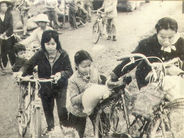 Nhân dân Hải Phòng đi sơ tán