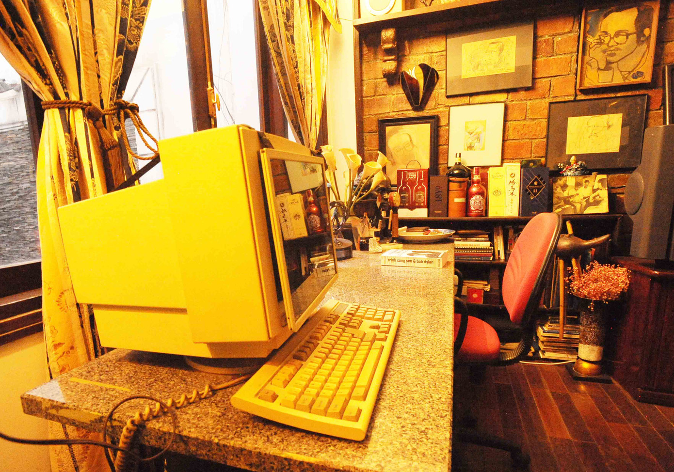 Chiếc máy tính Trịnh Công Sơn đã gửi đi lá thư cuối cùng cho Dao Ánh trước khi ông qua đời. Chiếc máy tính Trịnh Công Sơn đã gửi đi lá thư cuối cùng cho Dao Ánh trước khi ông qua đời.