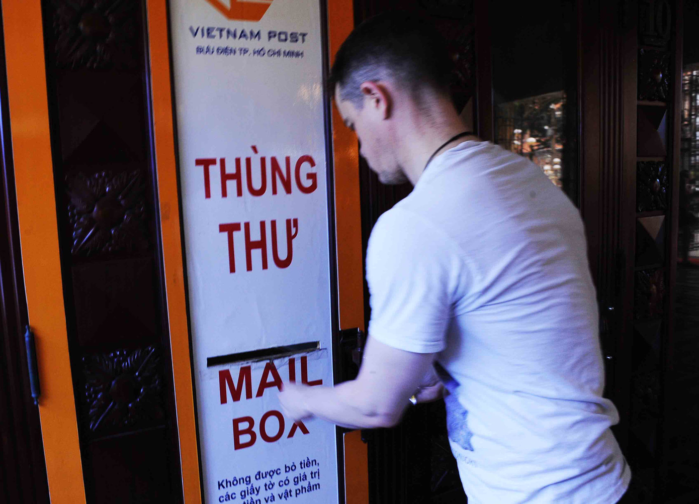 Thùng đựng thư sắp được chuyển tới địa chỉ người nhận. Thùng đựng thư sắp được chuyển tới địa chỉ người nhận.