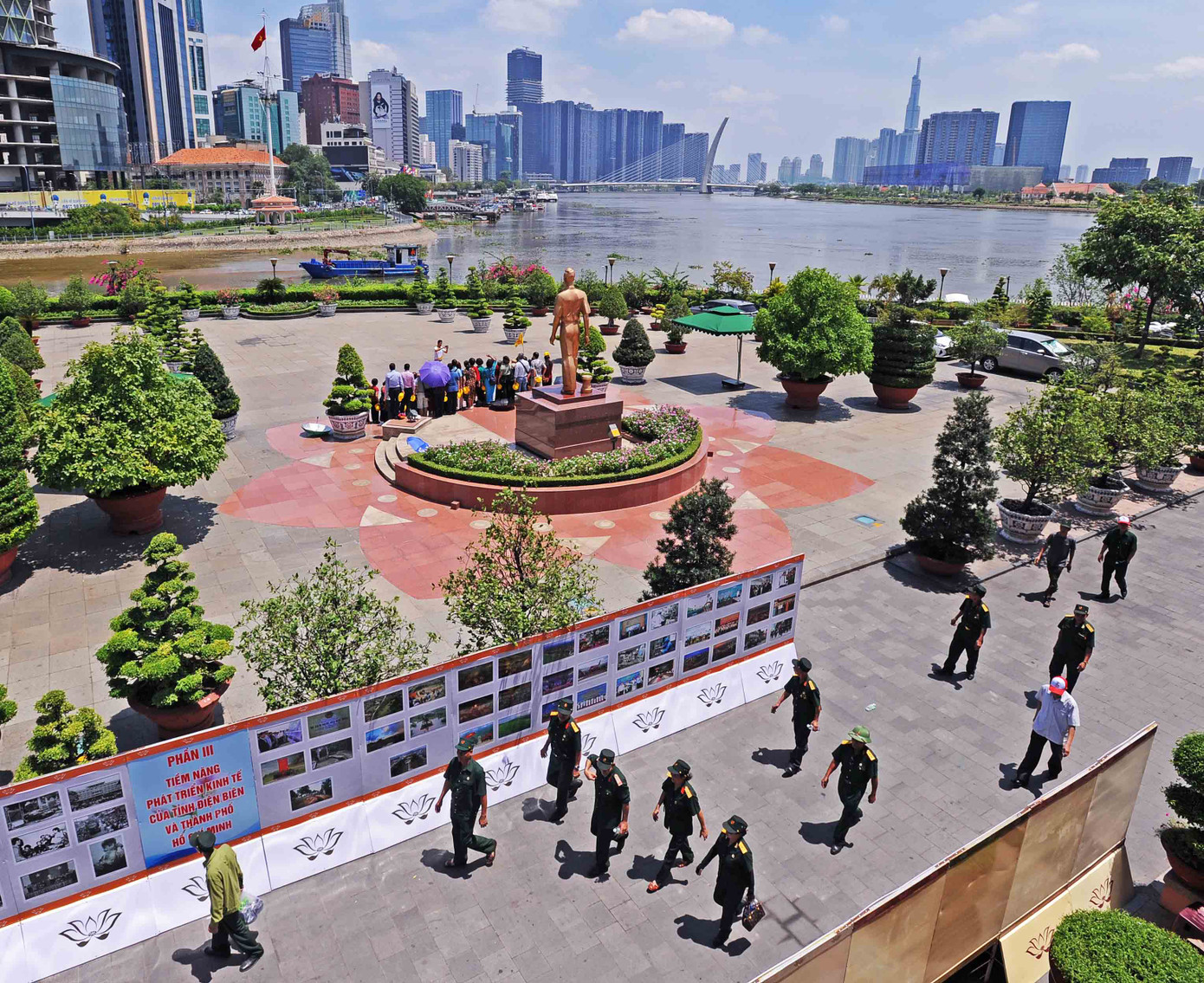 TPHCM ngày càng phát triển, diện mạo thay đổi hàng ngày nhưng bến Nhà Rồng vẫn là điểm đến của du khách, nhân dân và chiến sĩ cả nước, đặc biệt là vào các dịp lễ, Tết.