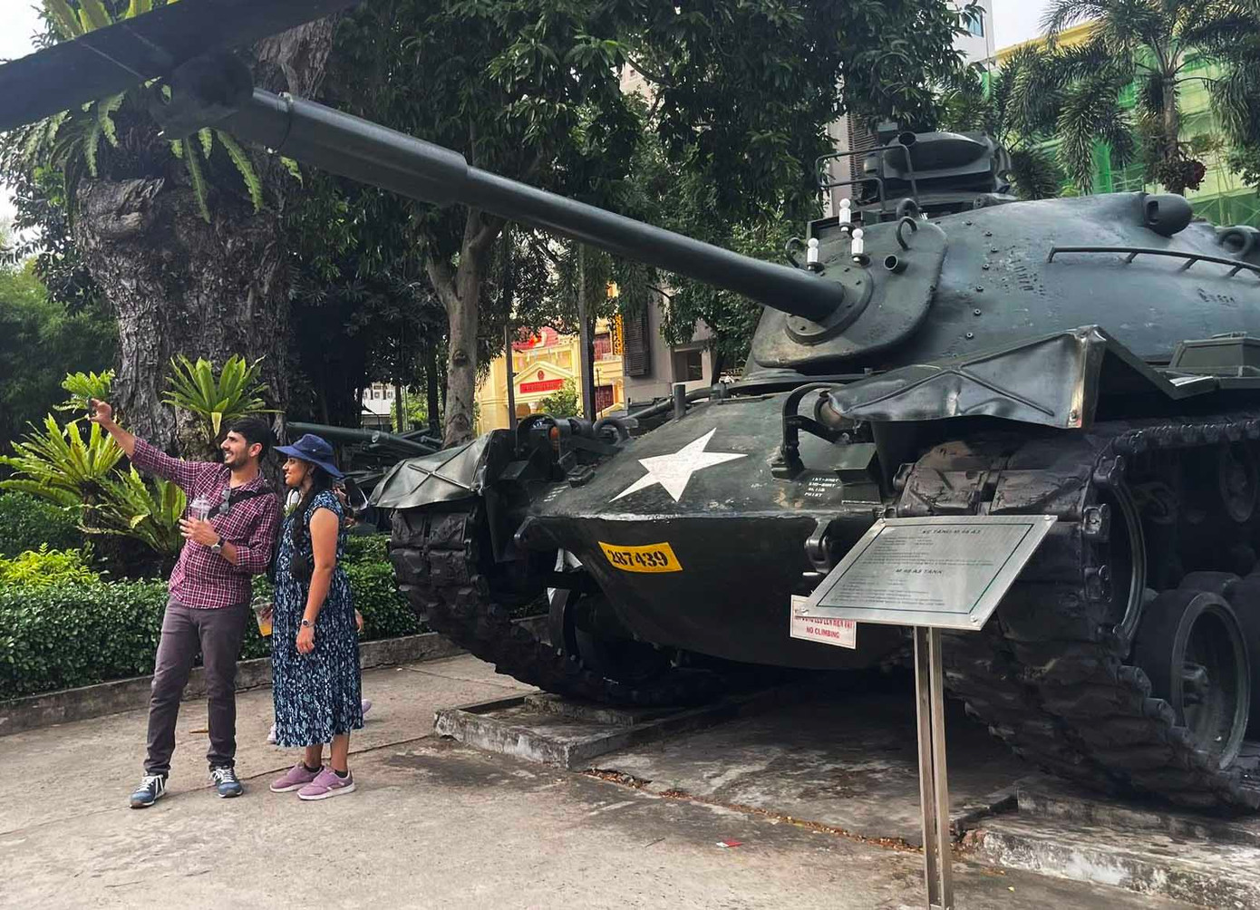 Khách nước ngoài cũng ghi lại những kỷ niệm khó phai. Khách nước ngoài cũng ghi lại những kỷ niệm khó phai.