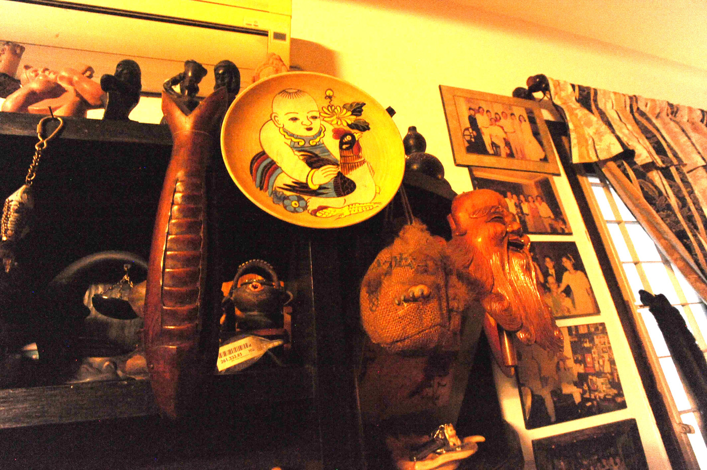 Nhạc sĩ sưu tầm những món đồ nhỏ dễ thương. Nhạc sĩ sưu tầm những món đồ nhỏ dễ thương.