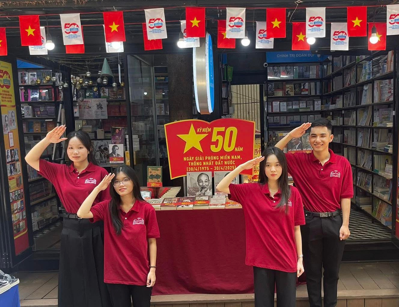 Các nhà sách có nhiều hoạt động hấp dẫn thu hút độc giả nhân dịp kỷ niệm 50 năm thống nhất đất nước. Các nhà sách có nhiều hoạt động hấp dẫn thu hút độc giả nhân dịp kỷ niệm 50 năm thống nhất đất nước.