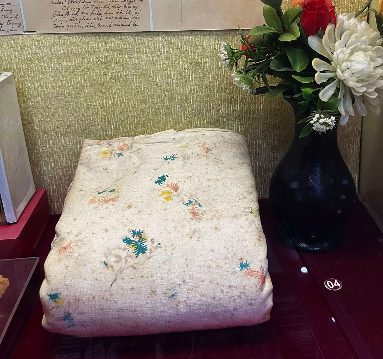 Chiếc rido Bác tặng chị Trần Thị Lý vào tháng 4/1963.