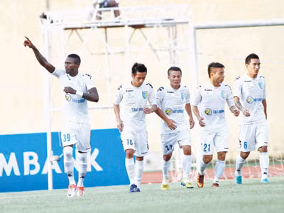 Các cầu thủ Hà Nội T&T chuẩn bị cho lễ ăn mừng danh hiệu vô địch V.League hơn là cho trận đấu cuối cùng gặp V.Hải Phòng cuối tuần này. Ảnh: VSI
