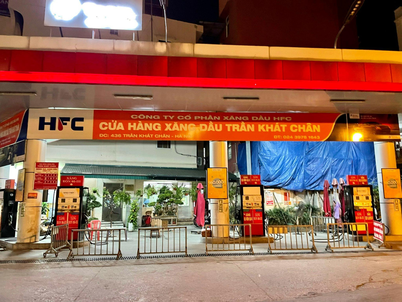 Cây xăng bán lẻ của Công ty Cổ phần Xăng dầu HFC đóng cửa tối 2/11. Cây xăng bán lẻ của Công ty Cổ phần Xăng dầu HFC đóng cửa tối 2/11.