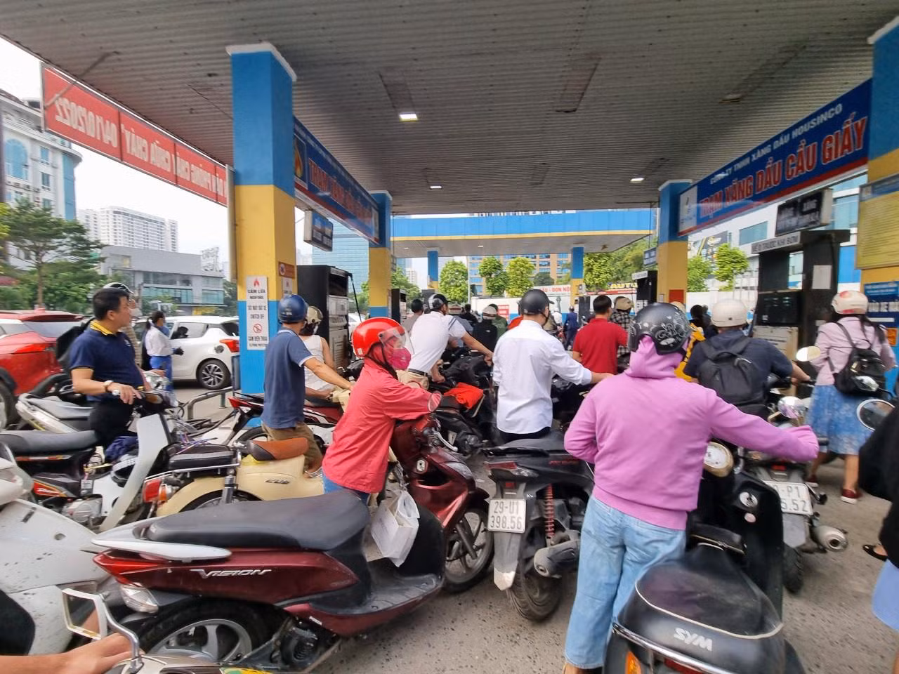 Nhiều doanh nghiệp đầu mối cho biết, đang bị cạn kiệt nguồn vốn