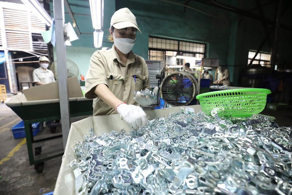 Theo các doanh nghiệp, cần tập trung hỗ trợ hình thành các doanh nghiệp tiên phong ở nhiều lĩnh vực để kéo các doanh nghiệp vệ tinh phát triển theo. Ảnh: Như Ý