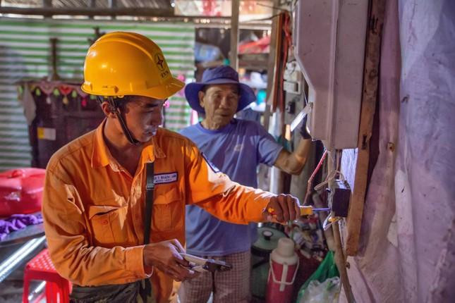 Đại diện EVN cho biết, từ đầu năm 2022, giá dầu tăng vài chục phần trăm, giá khí cũng tăng mạnh theo giá dầu trong khi giá than tăng 600% so với đầu năm 2021 đã ảnh hưởng lớn đến tài chính của tập đoàn Đại diện EVN cho biết, từ đầu năm 2022, giá dầu tăng vài chục phần trăm, giá khí cũng tăng mạnh theo giá dầu trong khi giá than tăng 600% so với đầu năm 2021 đã ảnh hưởng lớn đến tài chính của tập đoàn