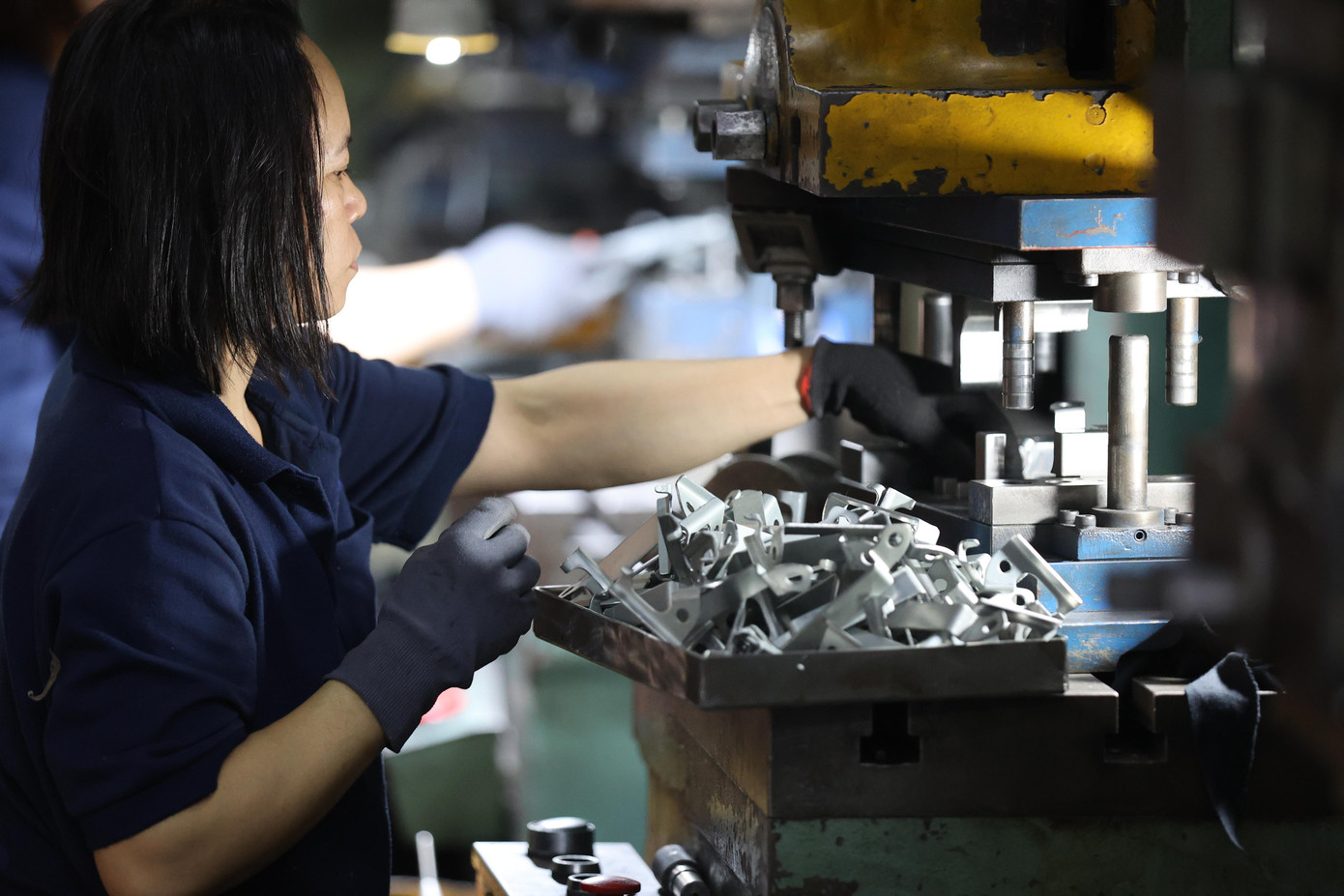 Nhiều doanh nghiệp Việt đang chuyển dịch sản xuất để đón đầu cơ hội đầu tư từ các 'đại bàng' đến làm tổ. Ảnh: Như Ý Nhiều doanh nghiệp Việt đang chuyển dịch sản xuất để đón đầu cơ hội đầu tư từ các 'đại bàng' đến làm tổ. Ảnh: Như Ý