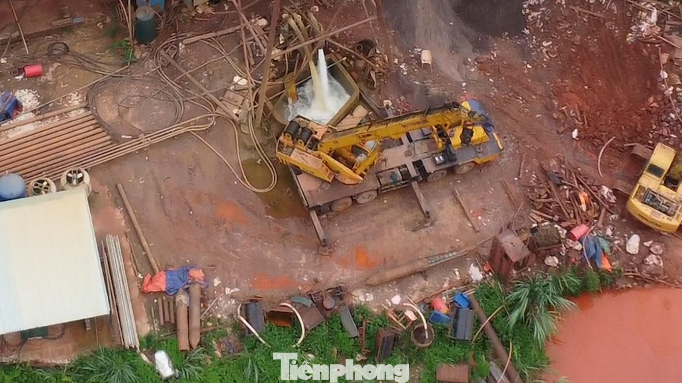 Xã Châu Hồng, huyện Quỳ Hợp (Nghệ An) có 11 doanh nghiệp đang khai thác, bao gồm 5 doanh nghiệp khai thác quặng, 7 doanh nghiệp khai thác đá.