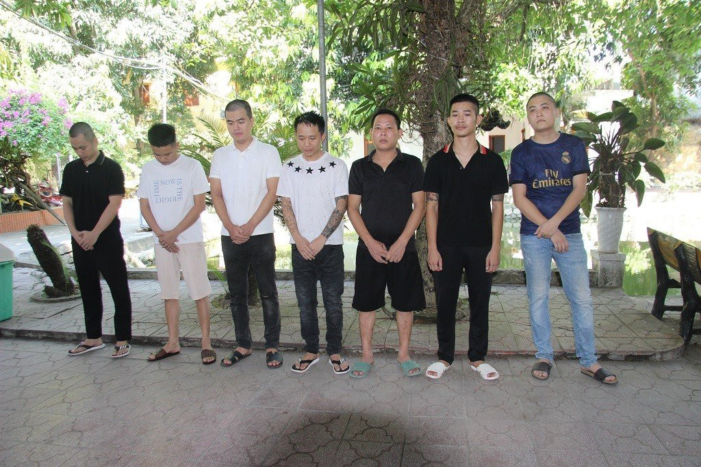 Các đối tượng trong đường dây cá độ bóng đá khủng vừa bị triệt phá. Các đối tượng trong đường dây cá độ bóng đá khủng vừa bị triệt phá.