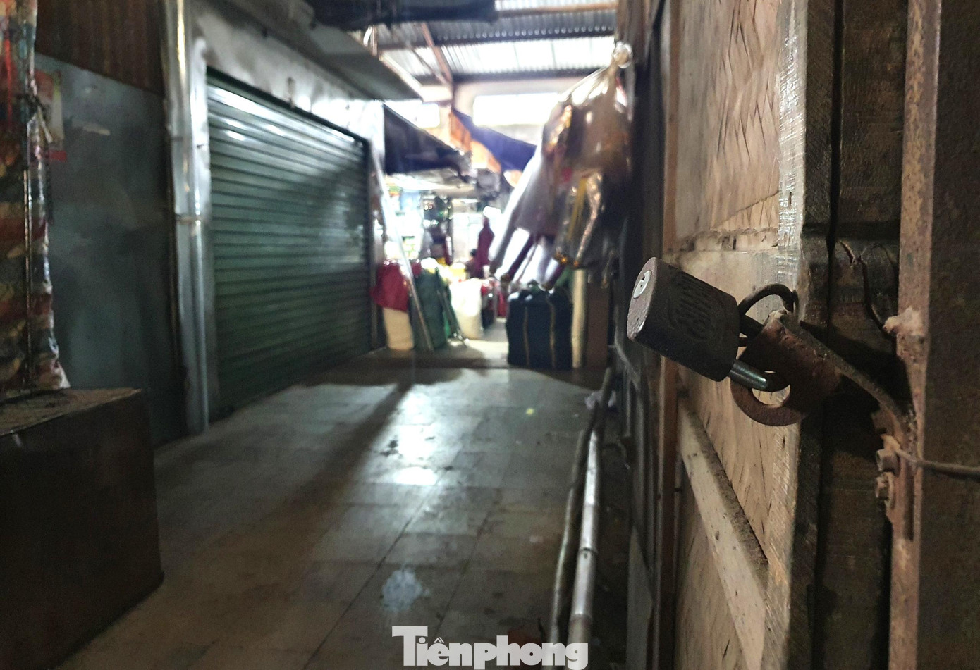 Lãnh đạo Ban quản lý chợ Vinh cho biết, toàn chợ có 3.200 tiểu thương, tuy nhiên hiện chỉ có khoảng 60% tiểu thương hoạt động tại chợ. Số còn lại chỉ dùng ki ốt làm kho chứa hàng.