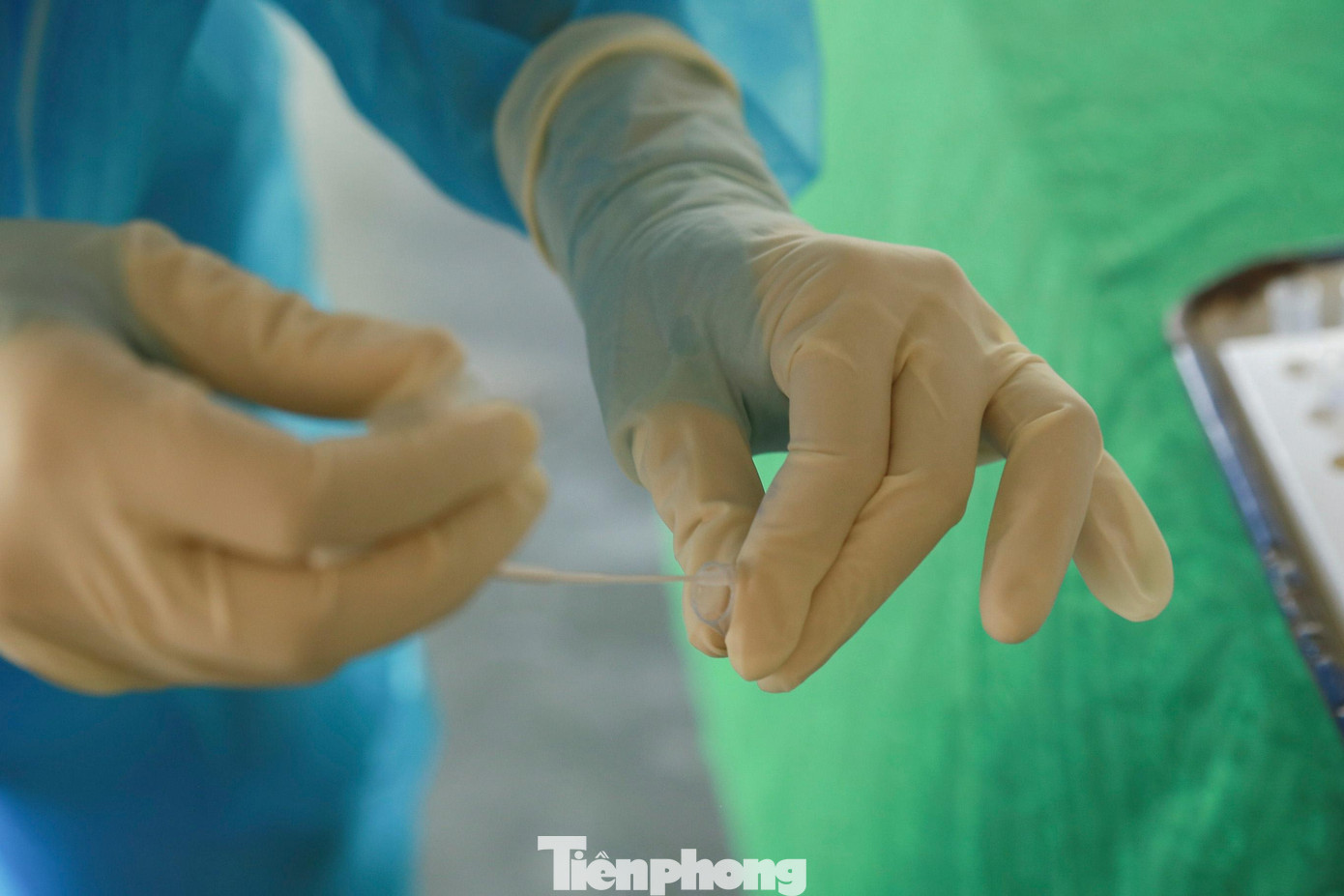 Ngành Y tế Nghệ An lấy mẫu test nhanh cho các thí sinh thuộc diện F2 và khu vực phong tỏa. Ngành Y tế Nghệ An lấy mẫu test nhanh cho các thí sinh thuộc diện F2 và khu vực phong tỏa.