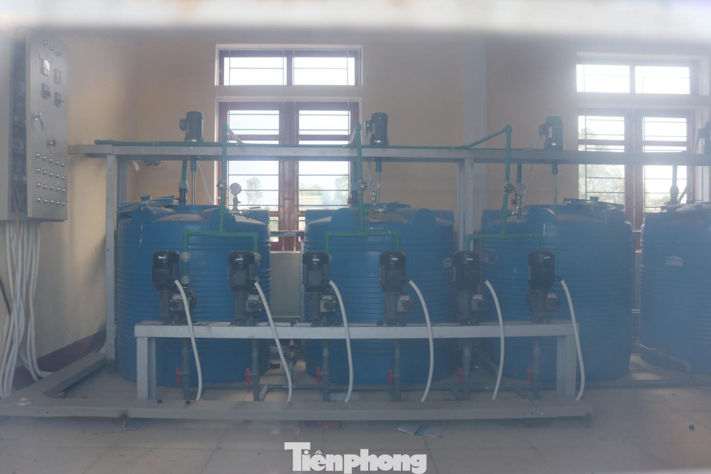 Đến năm 2018, nhà máy nước sạch Hưng Thông cơ bản được hoàn thành với hệ thống nhà làm việc, 2 hồ chứa, khu xử lý và đường ống dẫn nước (mạng lưới cấp nước cấp III) đi qua trước nhà dân.