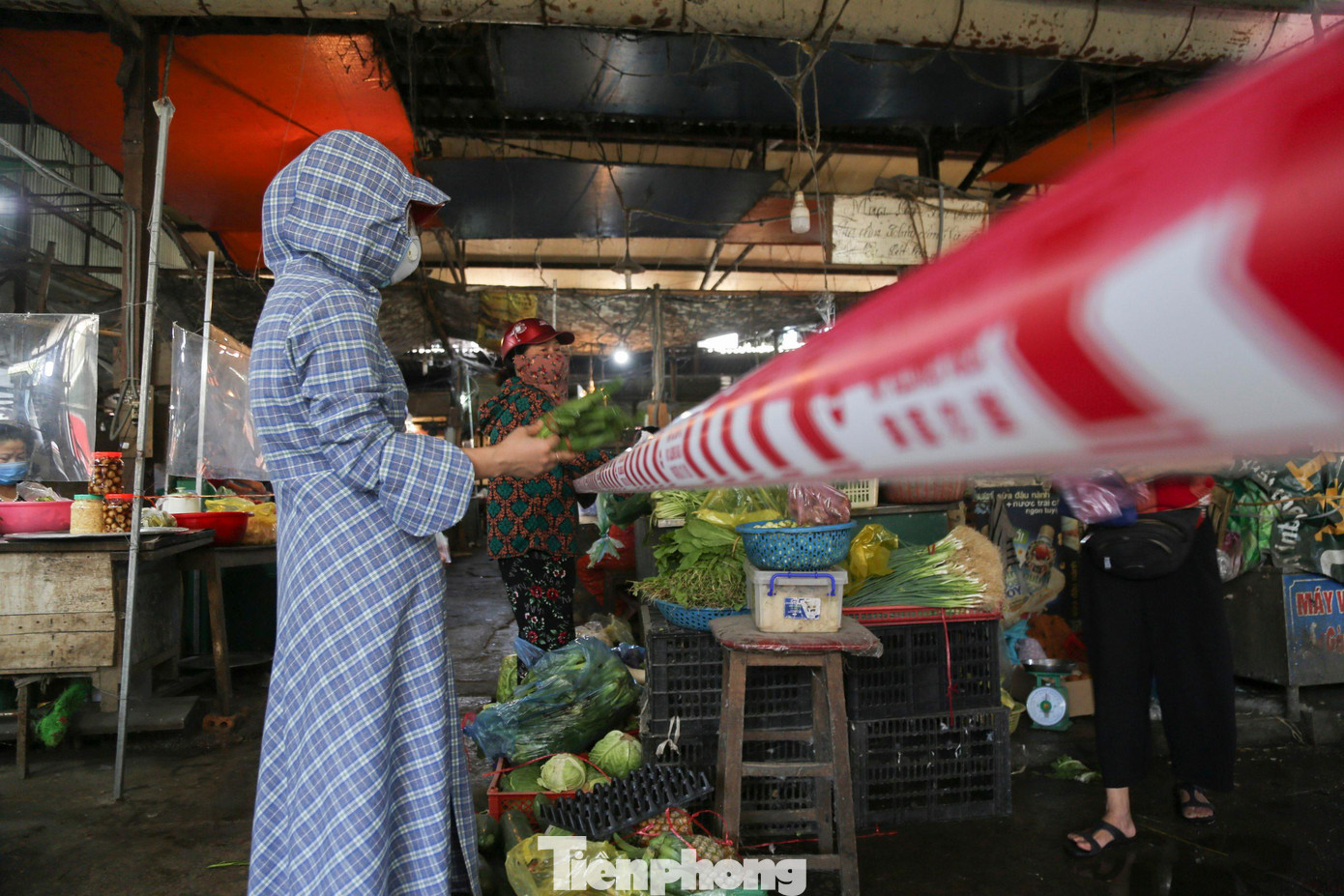Thành phố Vinh mở lại các chợ dân sinh.