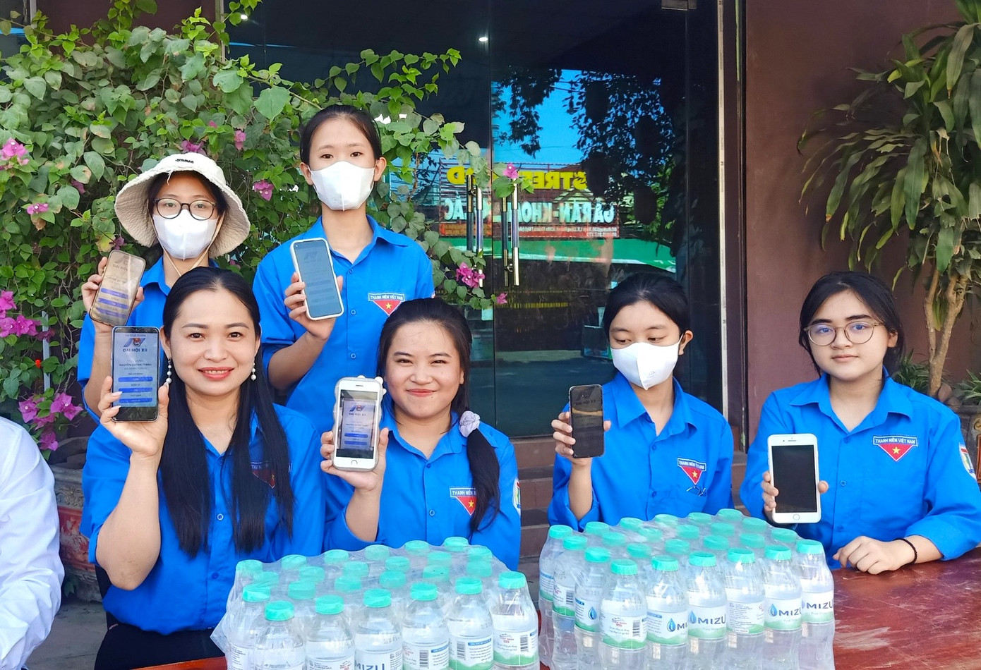 Các đoàn viên ở điểm thi THPT Anh Sơn 1 (huyện Anh Sơn) và đoàn viên huyện Yên Thành (Nghệ An).